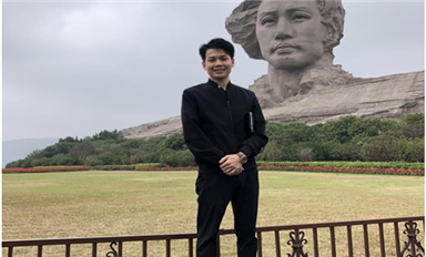 在深歡度中秋，喜迎國(guó)慶