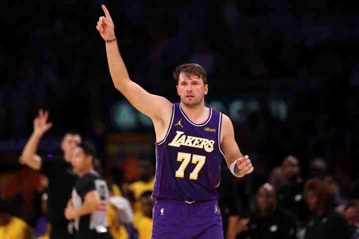 诺维茨基：东契奇能否争夺MVP 关键在于健康和能否打满65场